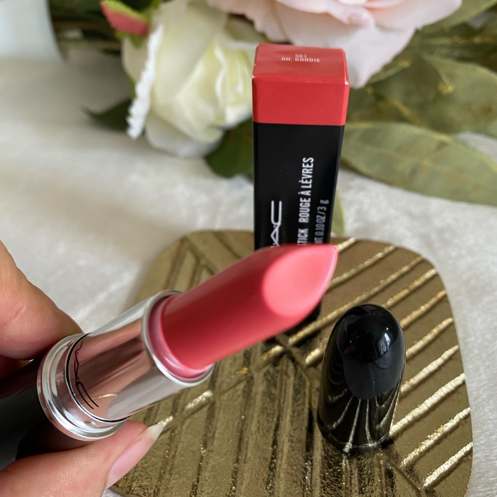 Mac Lustreglass Lipstick  Rouge A Levres -（561 Oh, Goodie ）Full Size0.1oz/3g - Picture 4 of 8